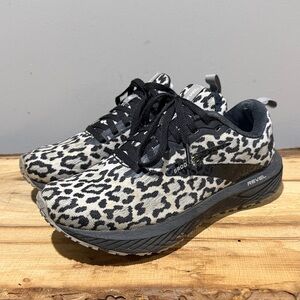 Brooks Revel 6 Leopard / Cheetah Print Shoes Size 7.5 B73